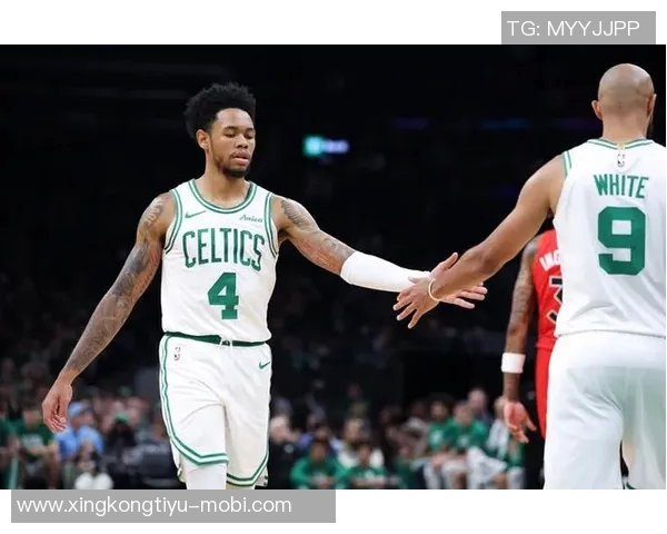 安芬尼西蒙斯在球队中寻找自我与胜利的平衡之道 安芬尼西蒙斯在球队中寻找自我与胜利的平衡之道